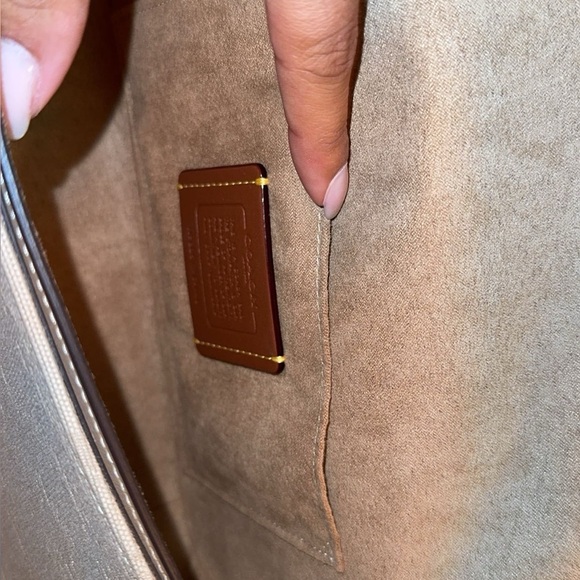 Hadley Shoulder Bag With Signature Canvas - Picture 9 of 9